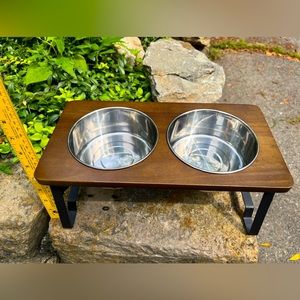 Raised food & water bowls for pets